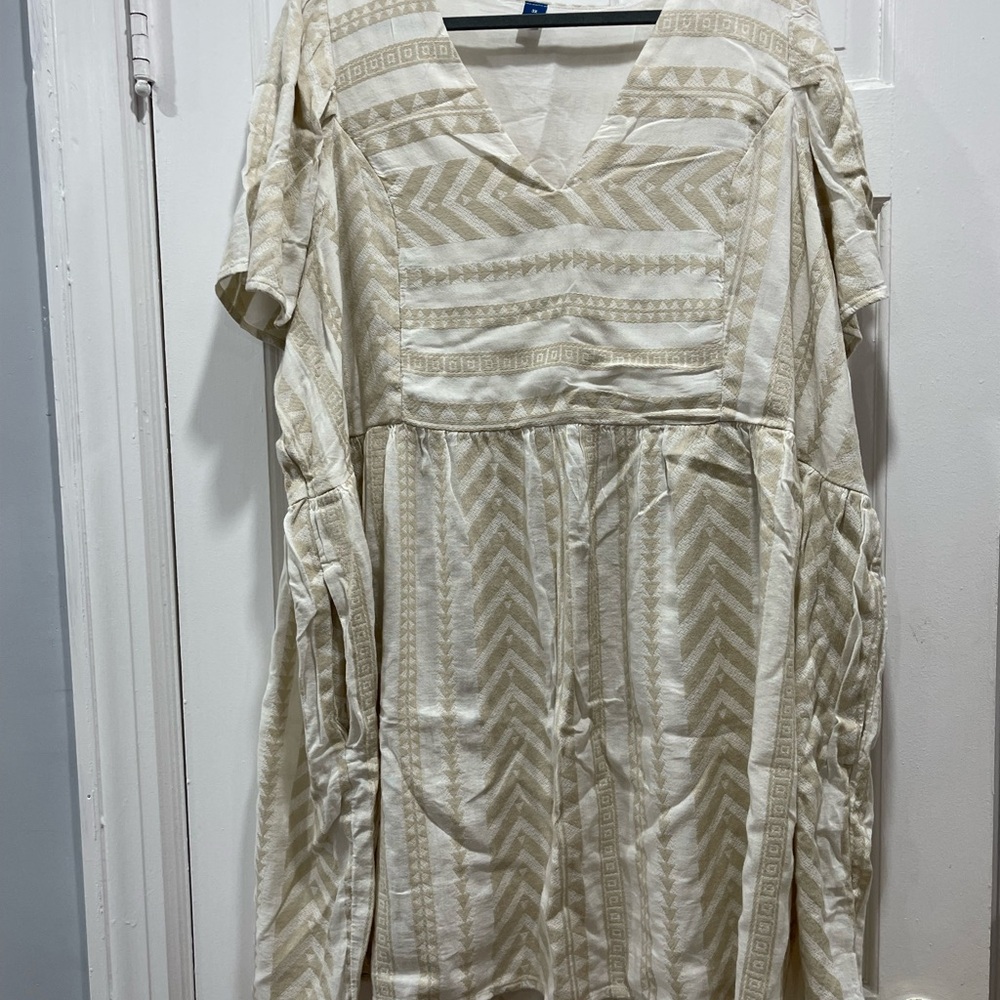 Old Navy Cream Geometric Long Sleeve Dress